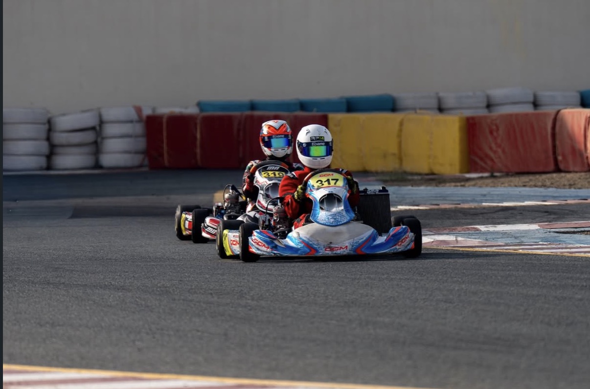 Wheel-to-wheel battle with kart 319